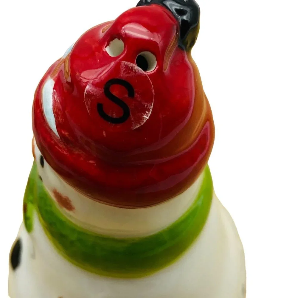 Pier 1 Snowman Snowmen Salt and Pepper Shakers 3” Scarf Stocking‎ Cap Santa Hat